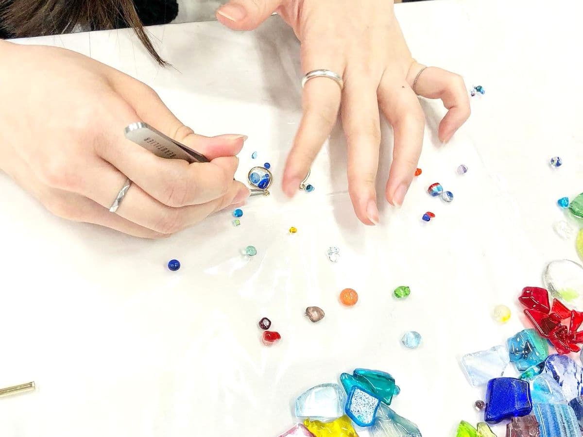 Create your own Ryukyu glass accessories and crafts in this enjoyable indoor workshop.